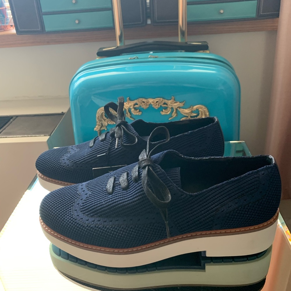 😍 Brand New Zara Loafer In Navy w/White Sole 💜💜